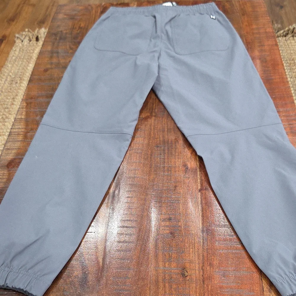 Men's Under Armour Joggers Gray Pants NWT